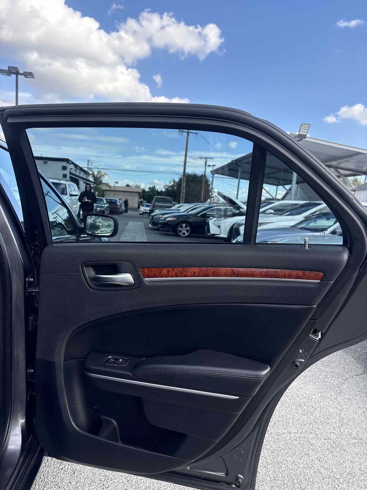 Used 2014 Chrysler 300 image 13