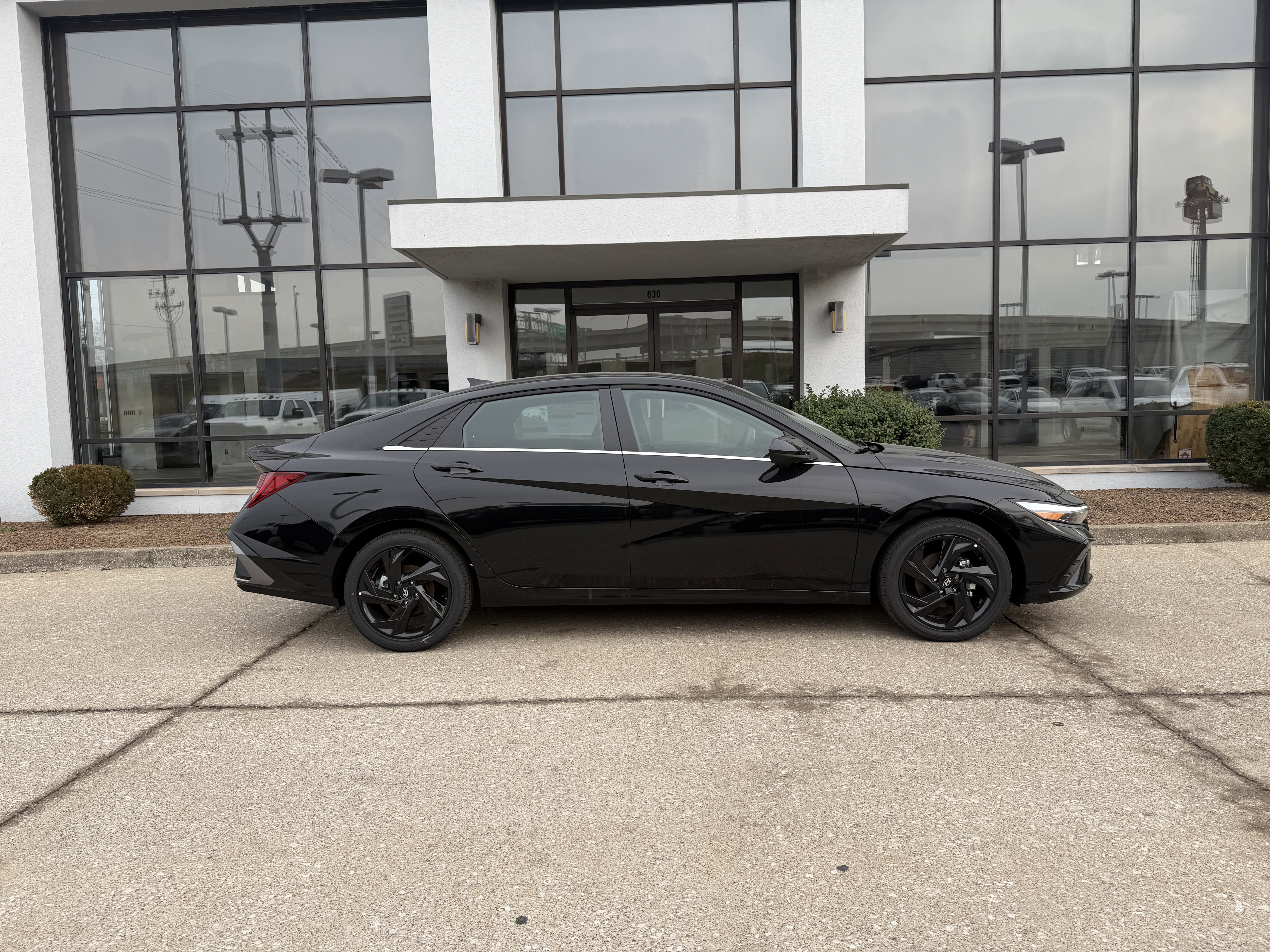 New 2026 Hyundai Elantra SEL Sport FWD image 3