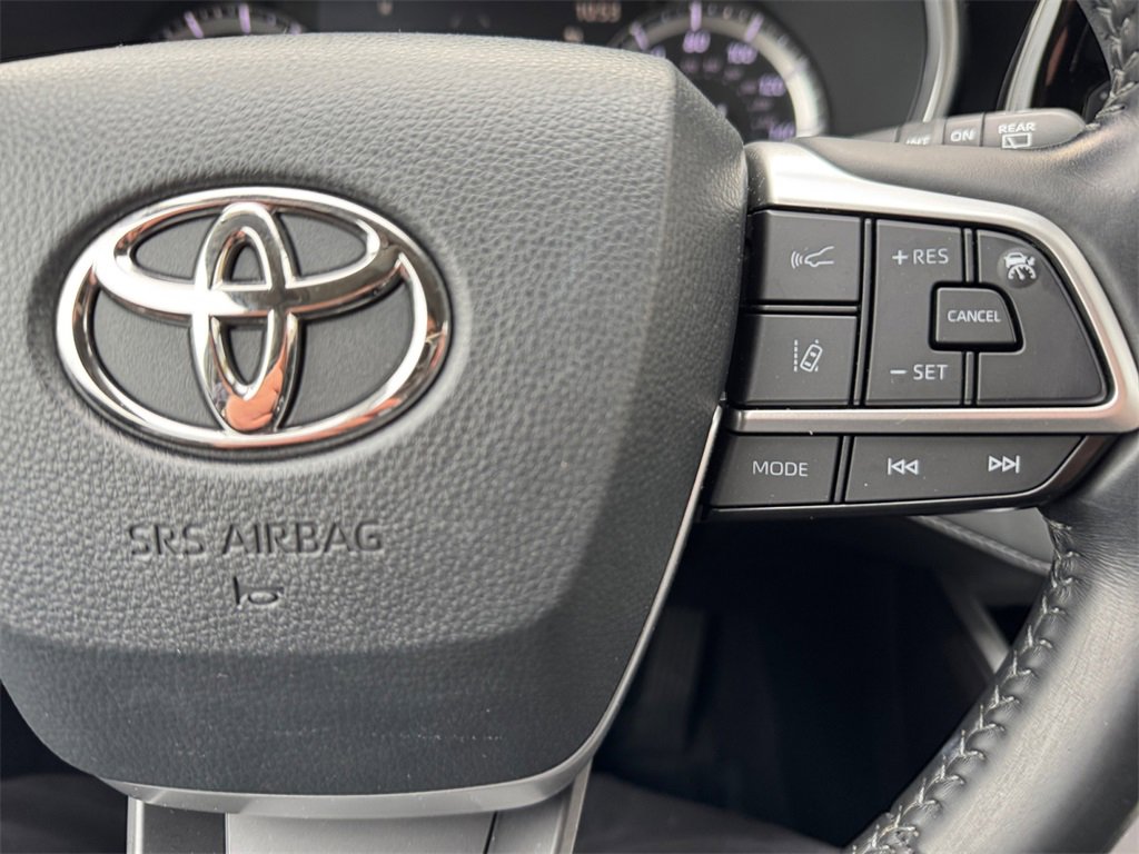 Used 2022 Toyota Highlander XLE image 30