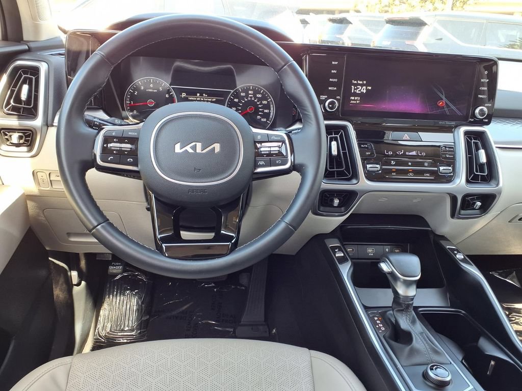 Certified 2023 Kia Sorento S w/ Panoramic Sunroof Package FWD image 10