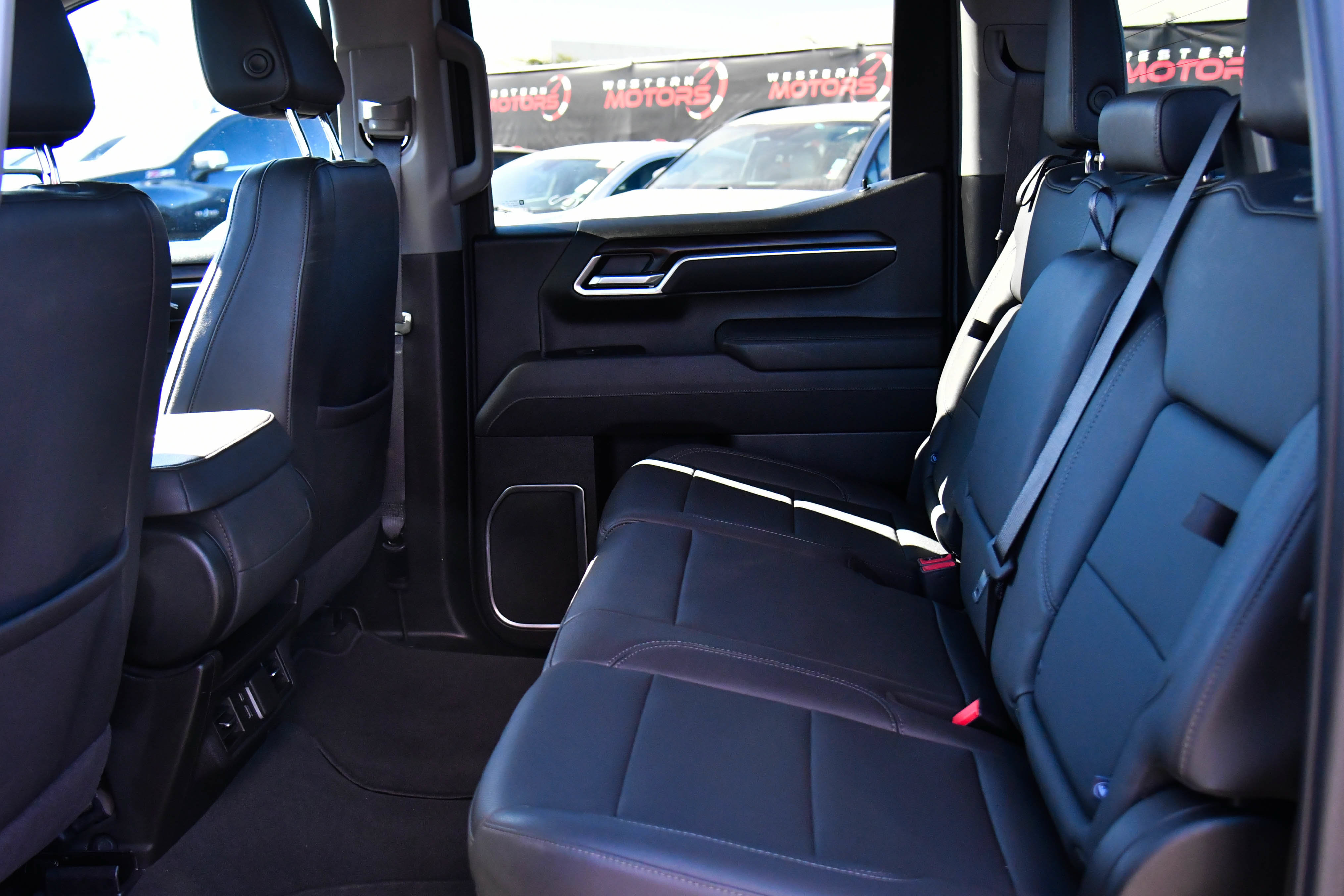 Used 2025 GMC Sierra 1500 SLT AWD/4WD image 38