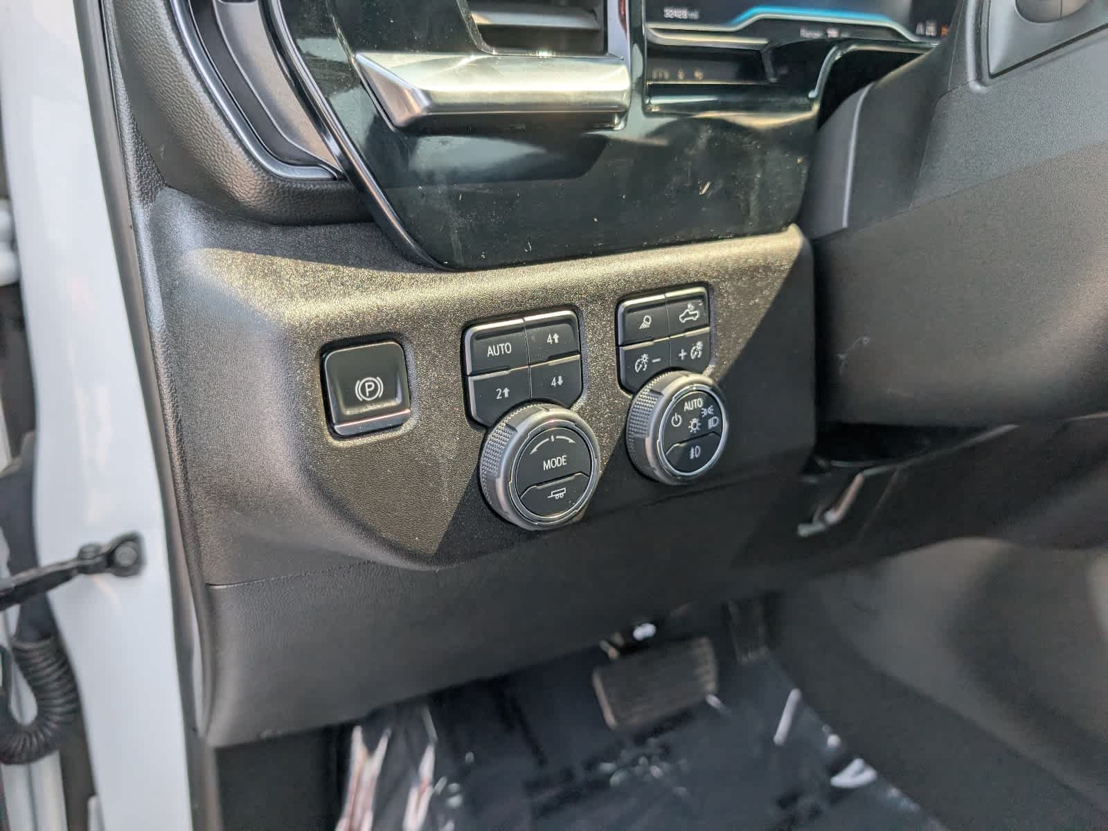 Certified 2024 Chevrolet Silverado 2500 LTZ w/ LTZ Plus Package AWD/4WD image 22