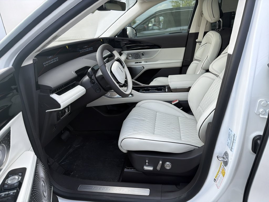 New 2026 Lincoln Nautilus Black Label w/ Jet Appearance Package AWD/4WD image 5