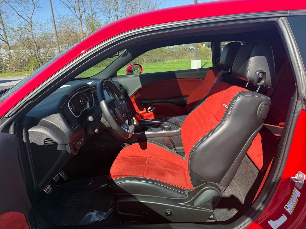 Used 2015 Dodge Challenger SRT w/ Technology Group image 11