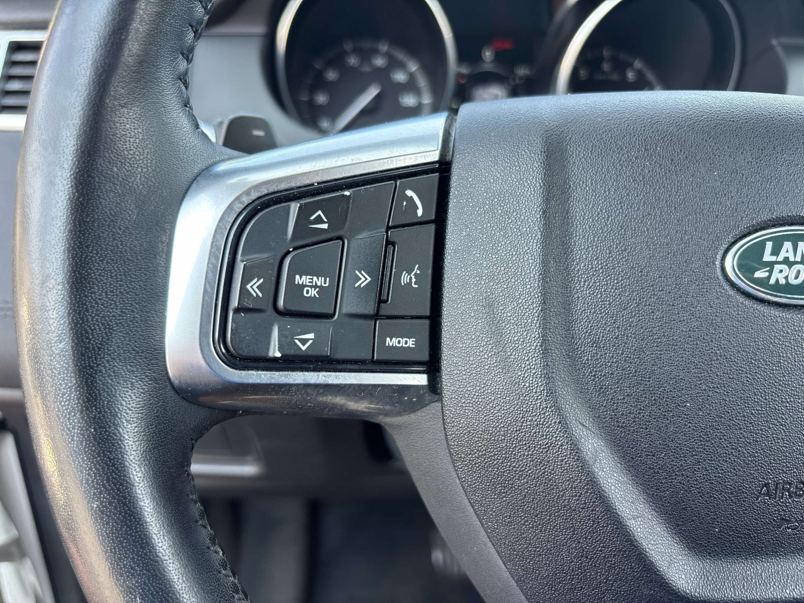 Used 2017 Land Rover Discovery Sport SE AWD/4WD image 17