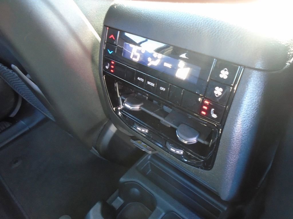 Certified 2024 Jeep Grand Cherokee L Limited w/ Black Appearance Package image 13