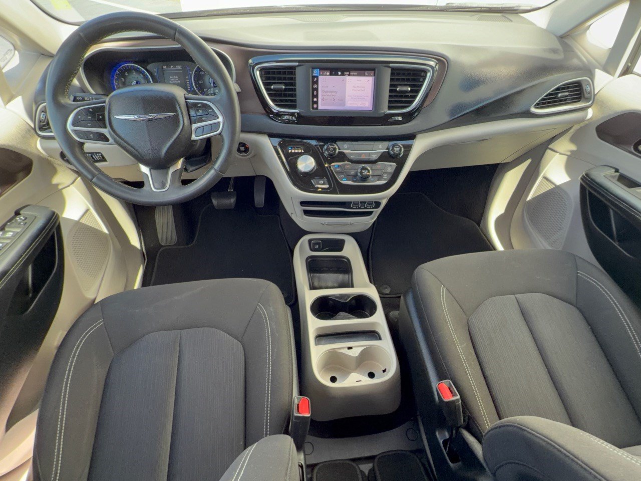 Used 2023 Chrysler Voyager LX FWD image 17