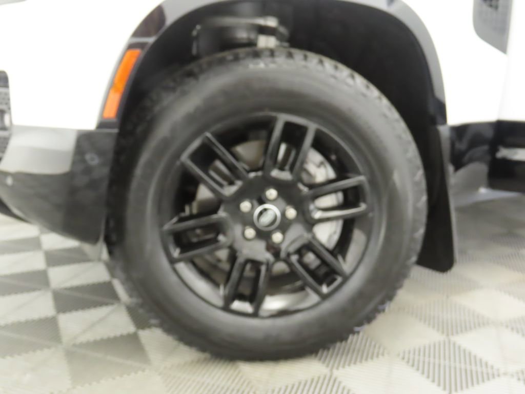 Certified 2023 Land Rover Defender 90 X-Dynamic SE image 27