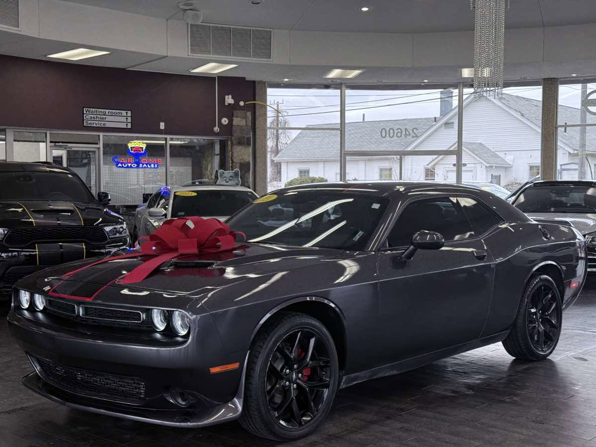 Used 2021 Dodge Challenger SXT w/ Blacktop Package image 2