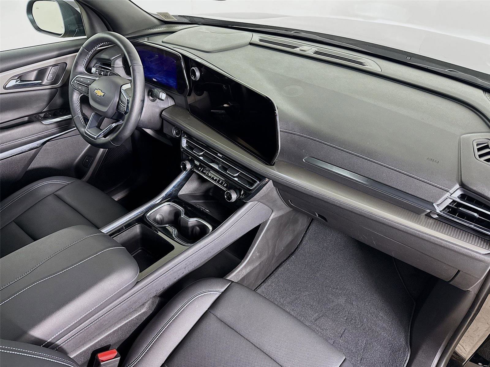 Used 2025 Chevrolet Traverse LT w/ Driver Confidence Package image 31