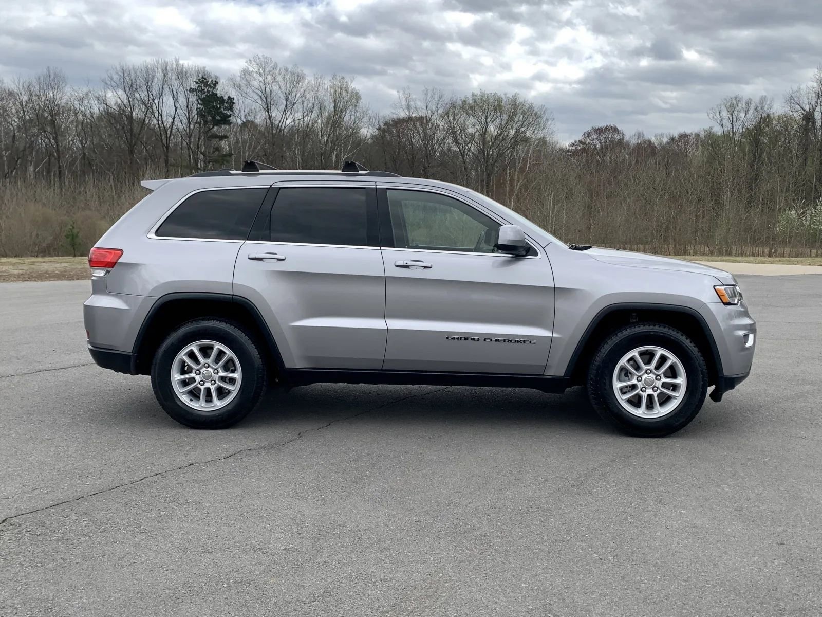 Used 2019 Jeep Grand Cherokee Laredo RWD image 8