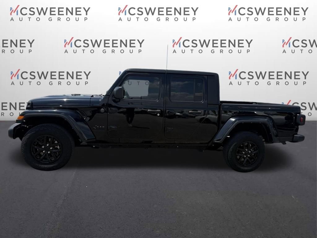 Used 2022 Jeep Gladiator Sport AWD/4WD image 2