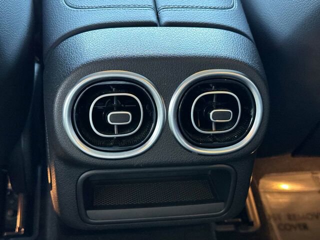 Used 2025 Mercedes-Benz GLC 350e 4MATIC image 16