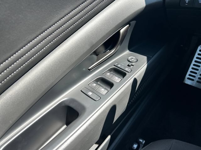 Used 2025 Hyundai Elantra SEL FWD image 11