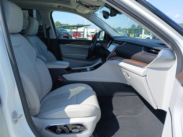 Used 2022 Jeep Grand Cherokee Summit AWD/4WD image 32