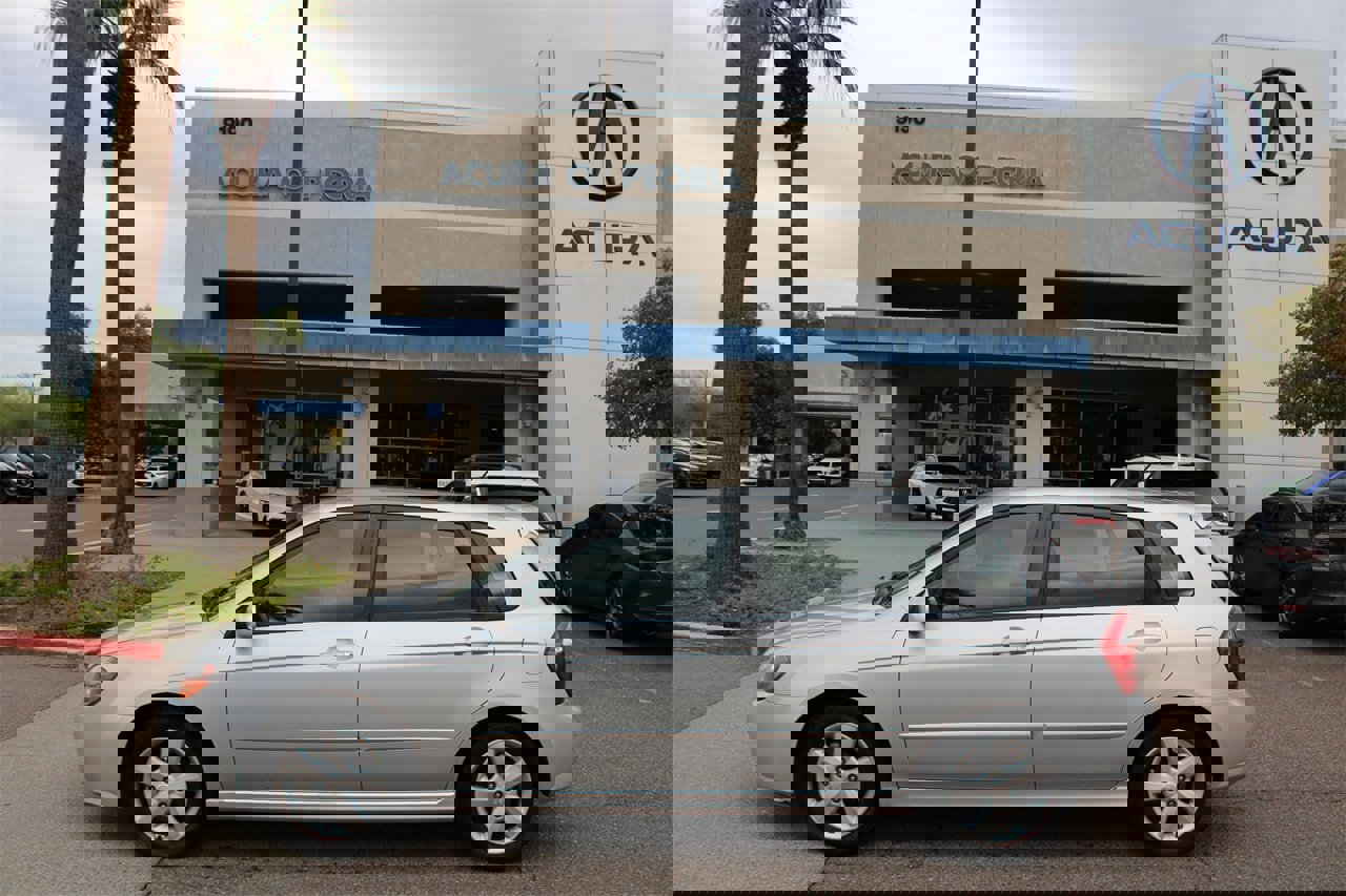 Used 2009 Kia Spectra5 SX image 2