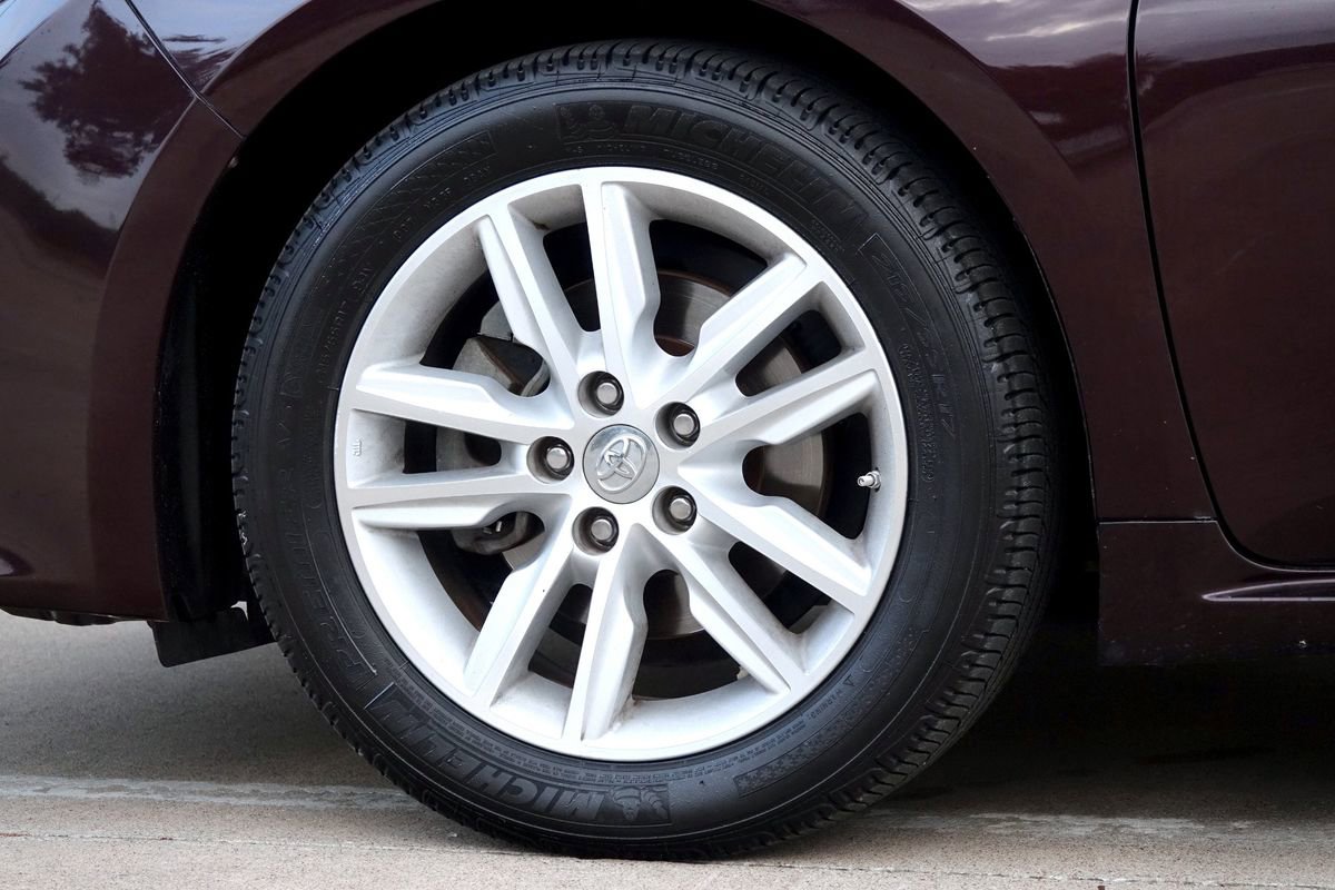 Used 2015 Toyota Avalon XLE Premium FWD image 25