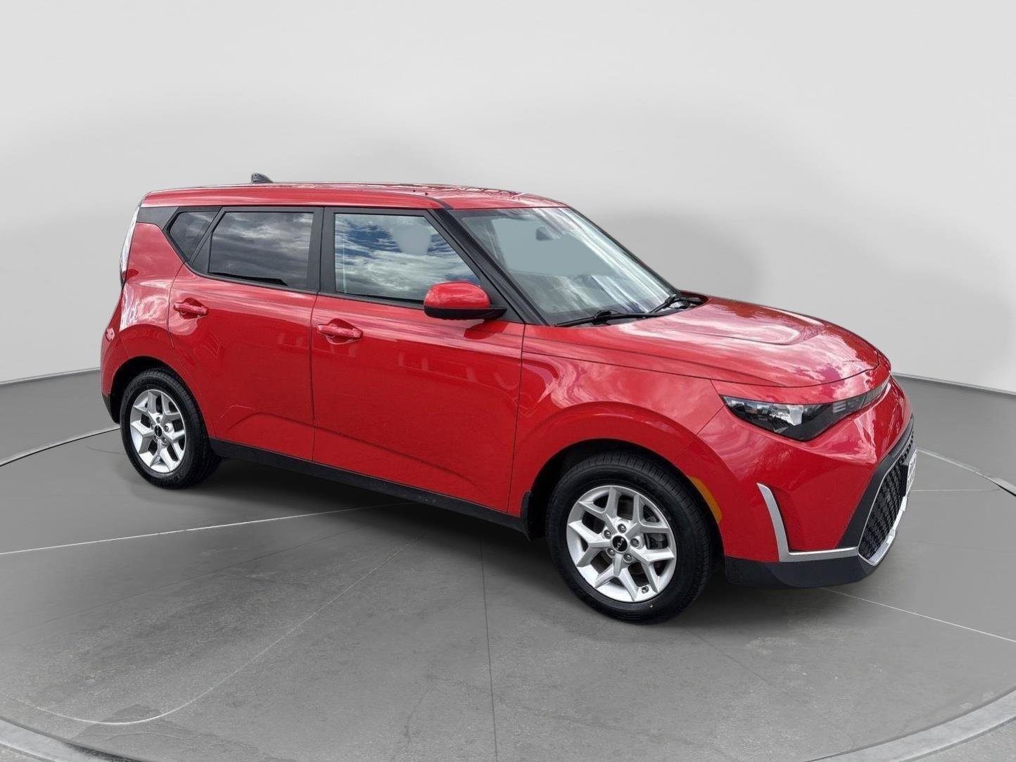 Used 2023 Kia Soul LX w/ LX Technology Package FWD image 6