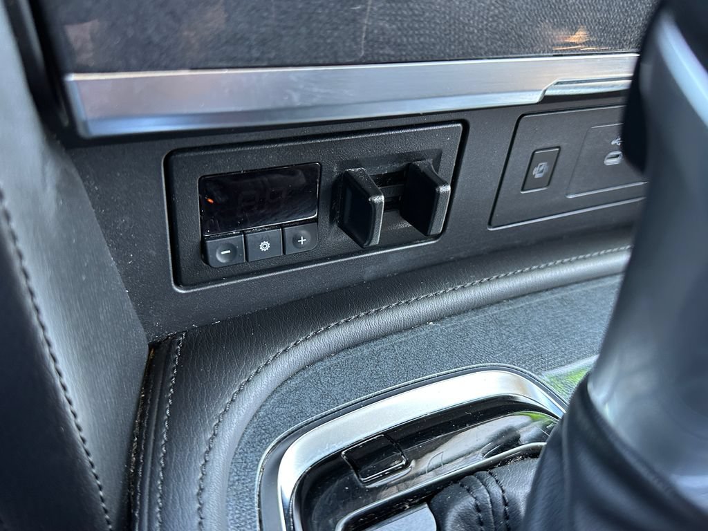 Used 2024 Nissan Armada SV AWD/4WD image 37