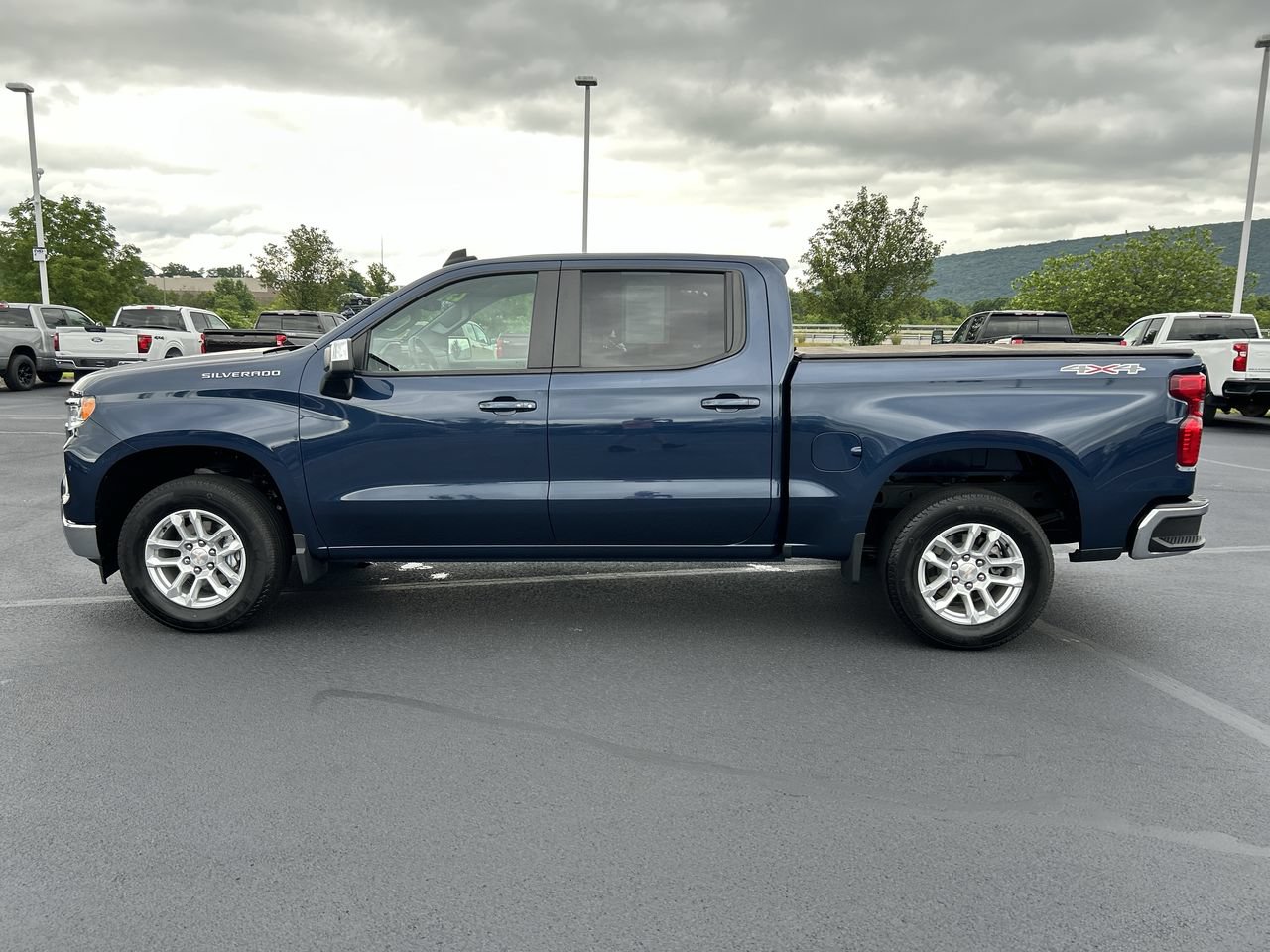 Used 2023 Chevrolet Silverado 1500 LT AWD/4WD video 4