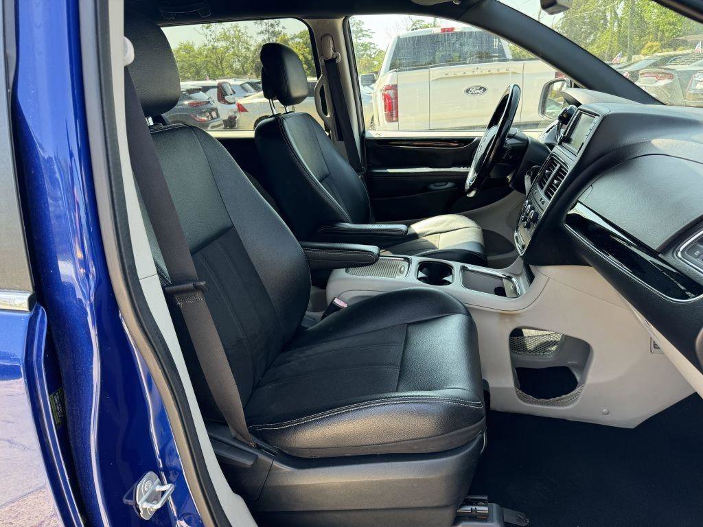 Used 2020 Dodge Grand Caravan SXT image 15