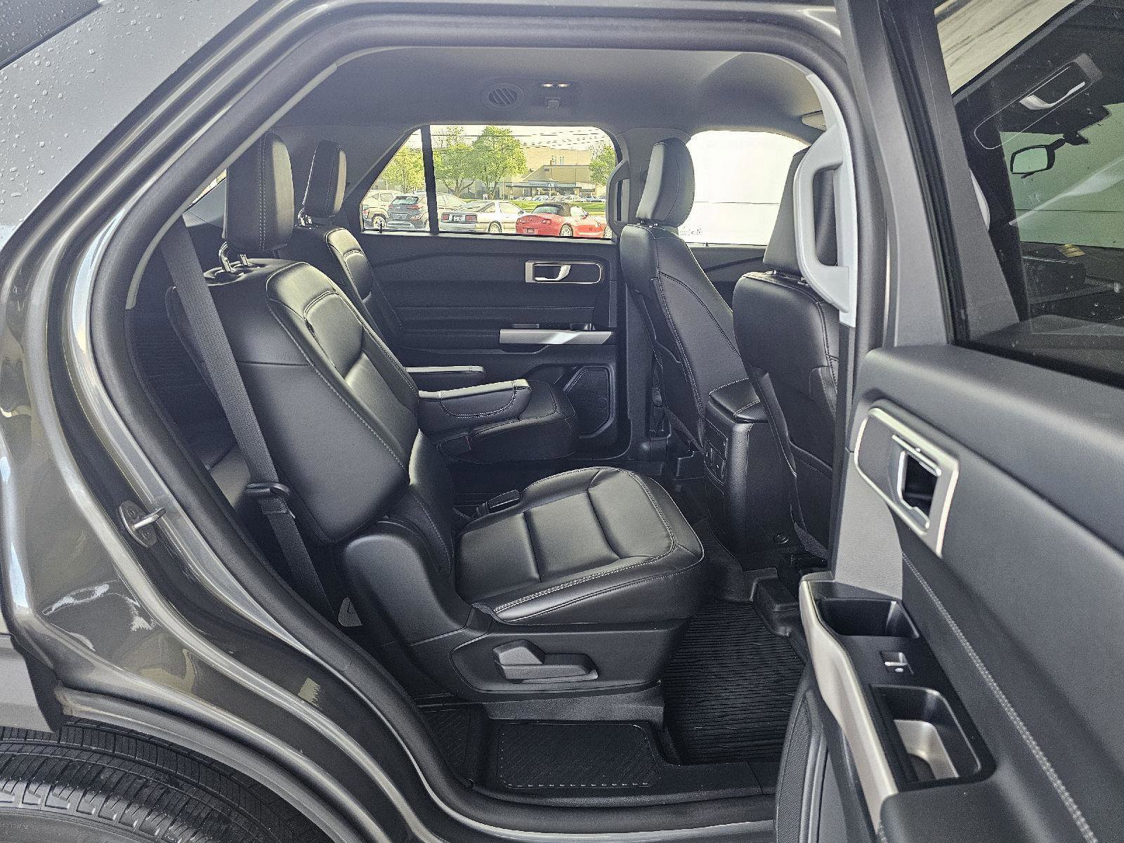 Used 2023 Ford Explorer XLT w/ Equipment Group 202A AWD/4WD image 14