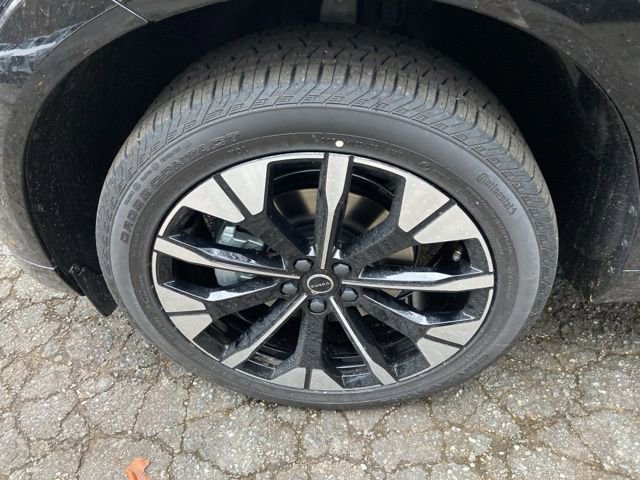 New 2026 Volvo XC60 B5 Plus w/ Climate Package image 9