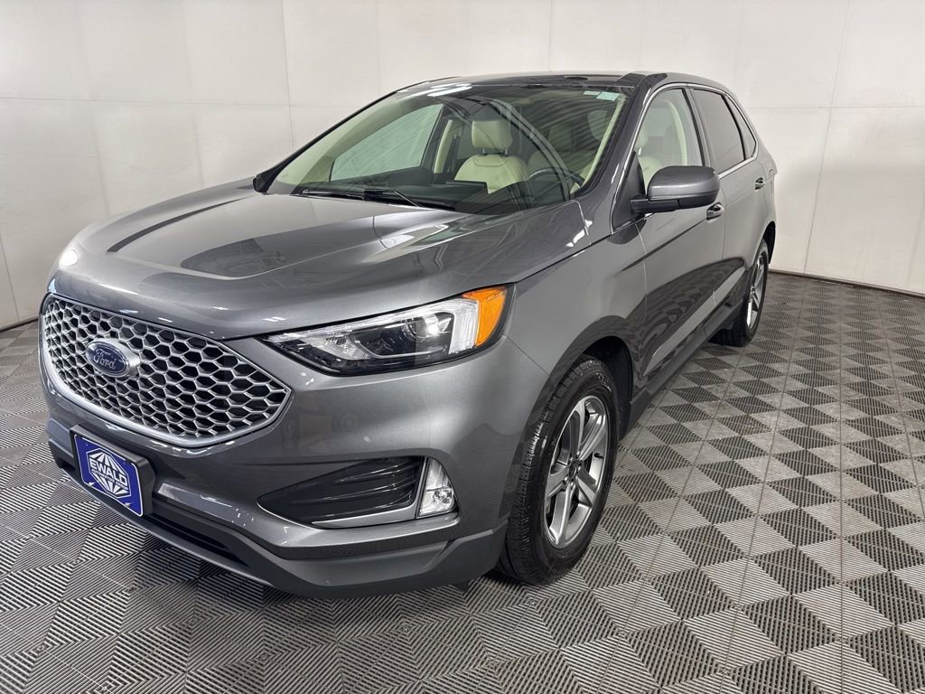 Used 2024 Ford Edge SEL w/ Convenience Package image 4