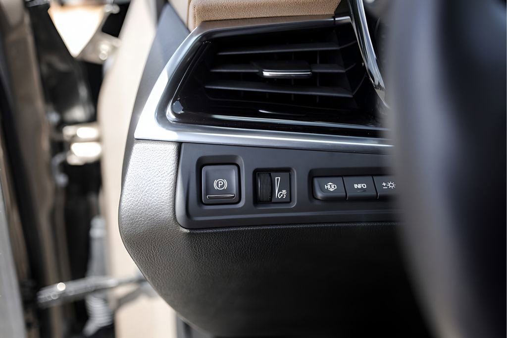 Used 2023 Cadillac XT6 Premium Luxury w/ Platinum Package FWD image 18