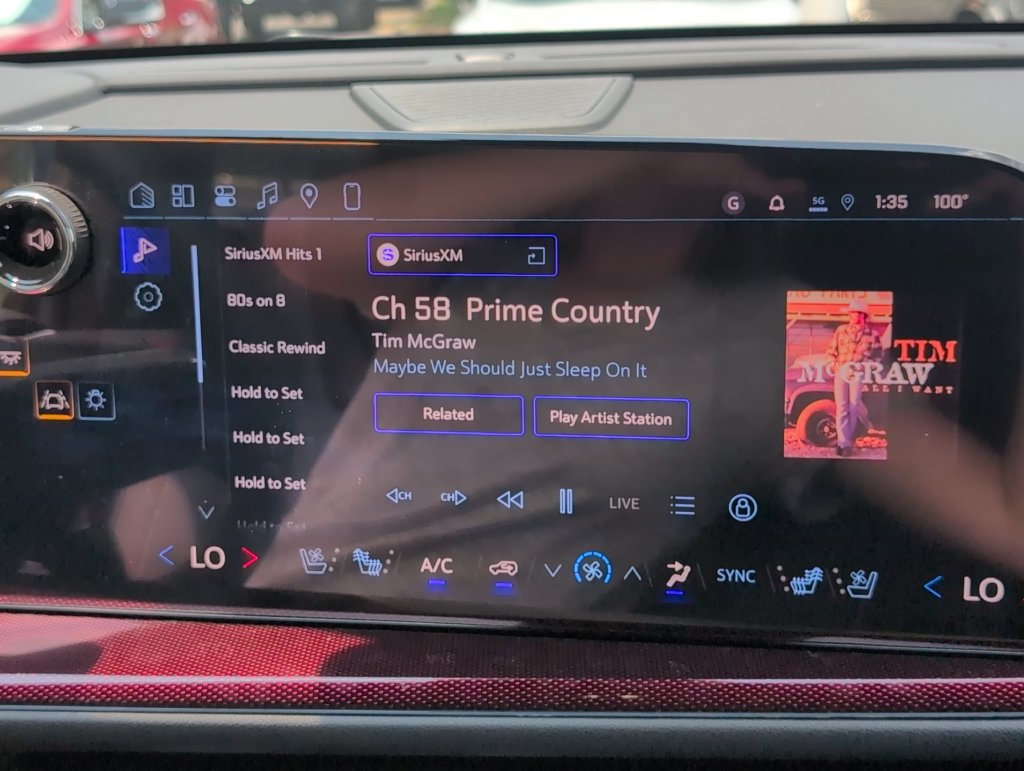 New 2026 Chevrolet Traverse RS w/ LPO, Floor Liner Package FWD image 18