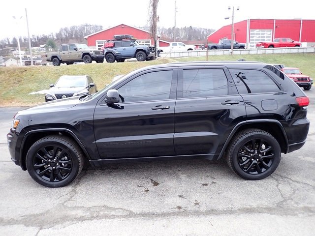 Used 2022 Jeep Grand Cherokee Laredo X image 2