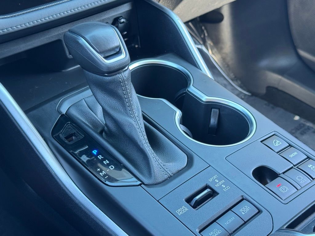 Used 2023 Toyota Highlander XLE AWD/4WD image 14