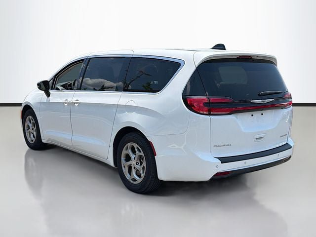 Used 2024 Chrysler Pacifica Limited FWD image 9