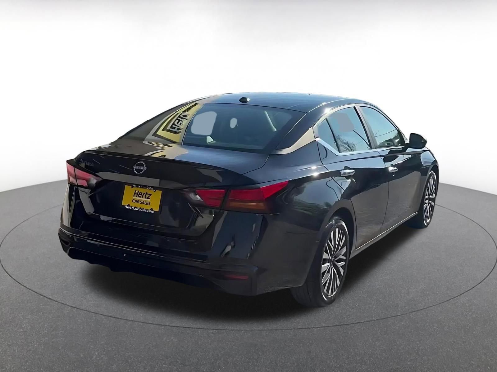 Used 2025 Nissan Altima 2.5 SV FWD image 15