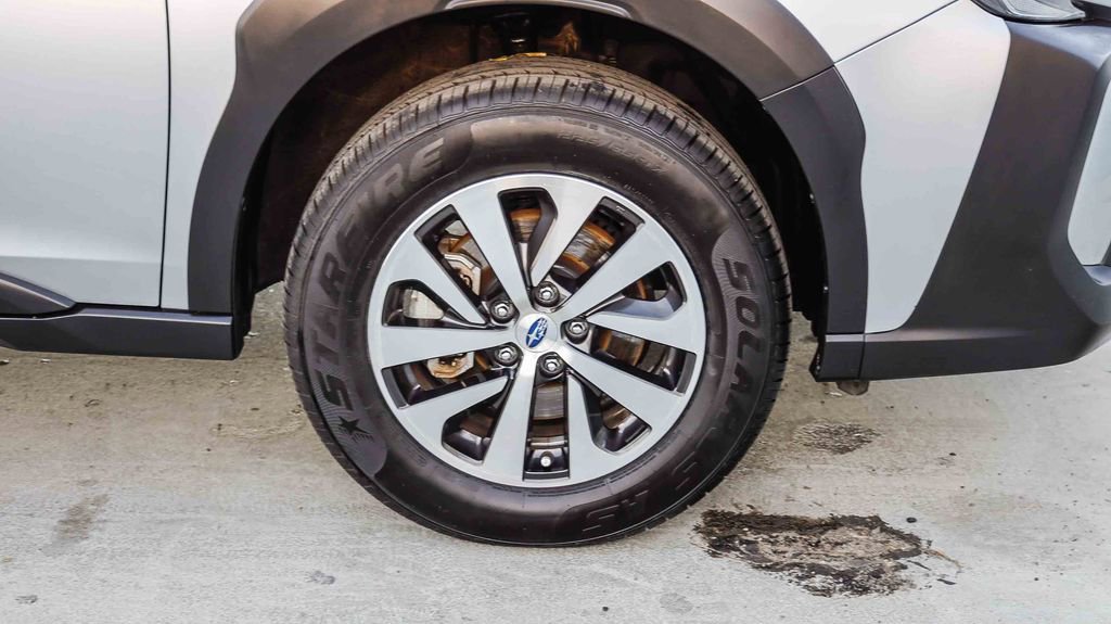 Used 2025 Subaru Outback Premium image 11