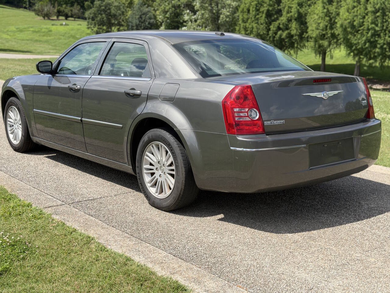 Used 2009 Chrysler 300 Touring RWD image 21