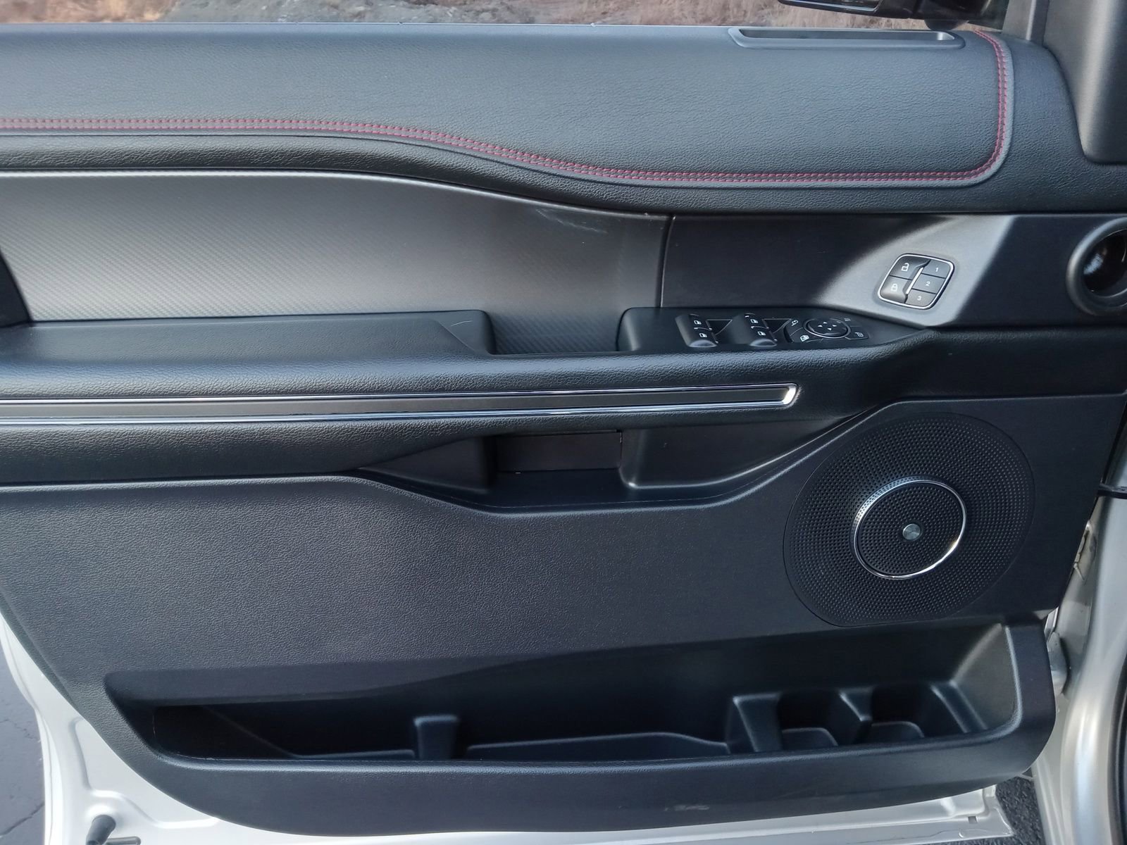 Used 2019 Ford Expedition Limited w/ Equipment Group 303A image 9