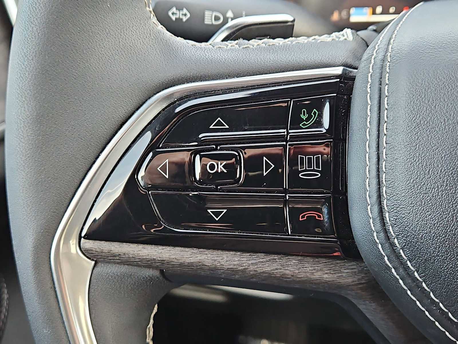 Used 2023 Jeep Grand Cherokee L Overland image 25