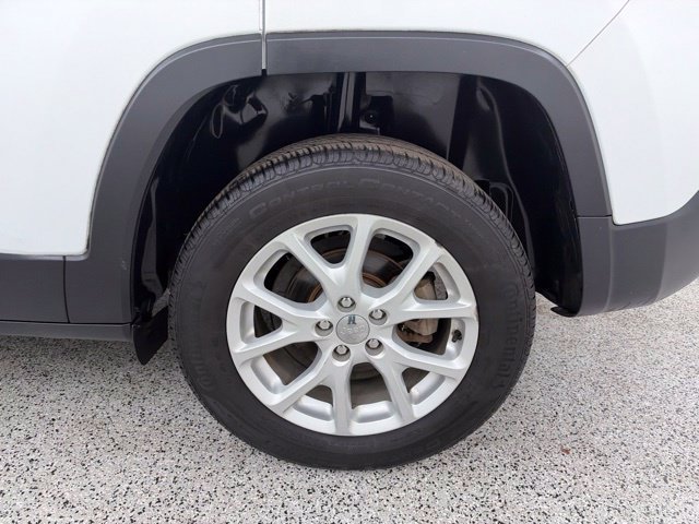 Used 2016 Jeep Cherokee Latitude w/ Safety/Convenience Group FWD image 11