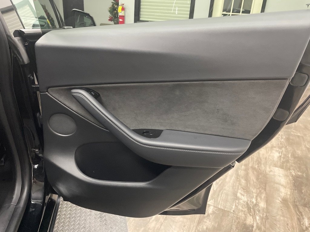 Used 2020 Tesla Model Y Long Range image 32