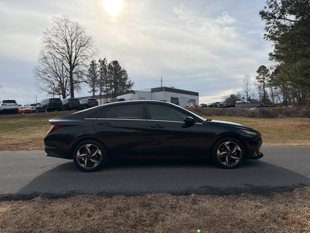 Used 2023 Hyundai Elantra Limited image 4