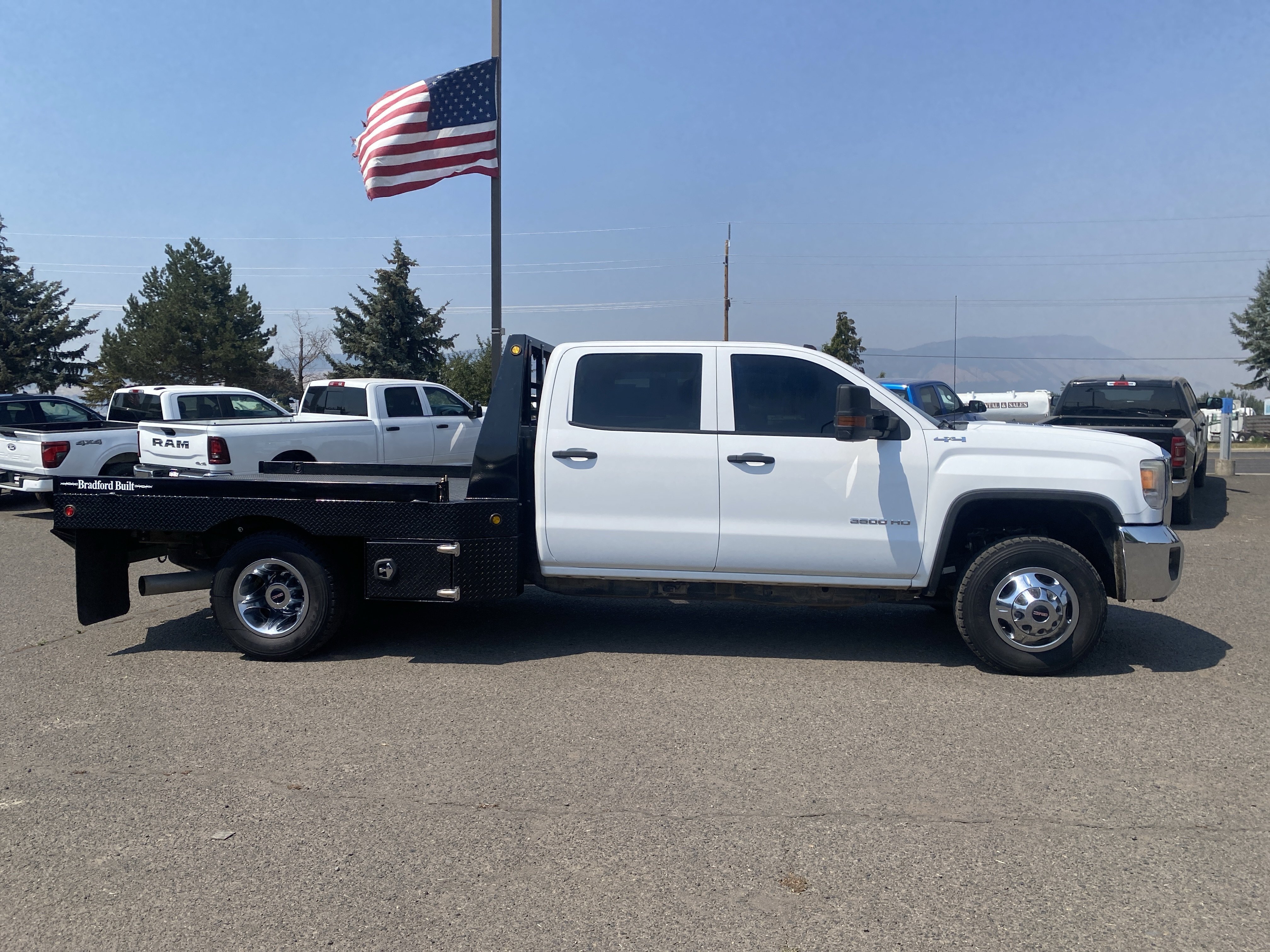Used 2016 GMC Sierra 3500 4x4 Crew Cab w/ Sierra Convenience Package image 3