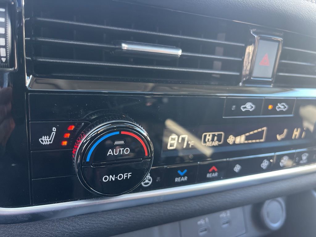 Used 2024 Nissan Rogue Platinum w/ Platinum Premium Package image 25