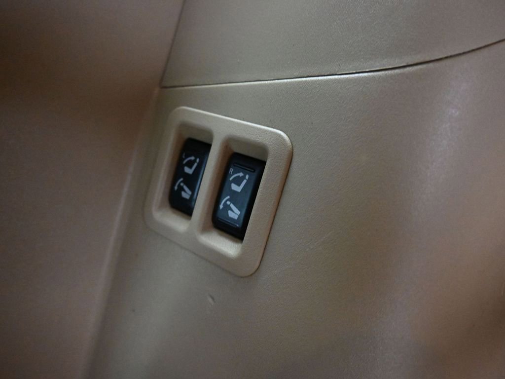 Used 2011 Nissan Armada Platinum w/ 2nd Row Captain Seat Pkg image 36