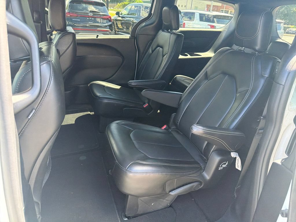 Used 2025 Chrysler Pacifica Select FWD image 23