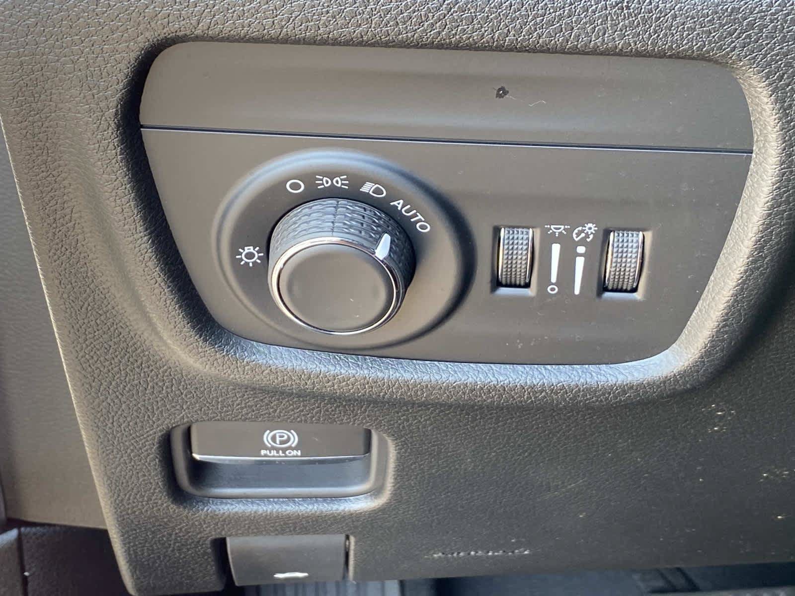 Used 2023 Jeep Grand Cherokee Altitude AWD/4WD image 19