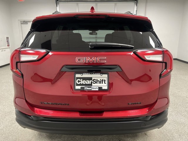 Used 2024 GMC Terrain SLE w/ Driver Convenience Package image 9