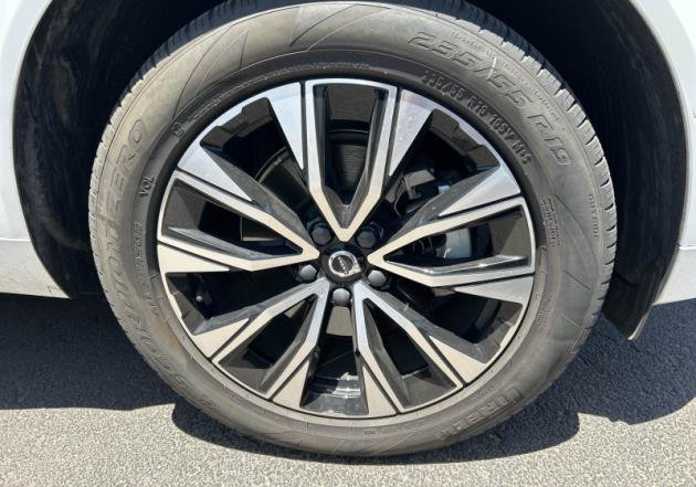 Used 2025 Volvo XC60 B5 Core AWD/4WD image 11