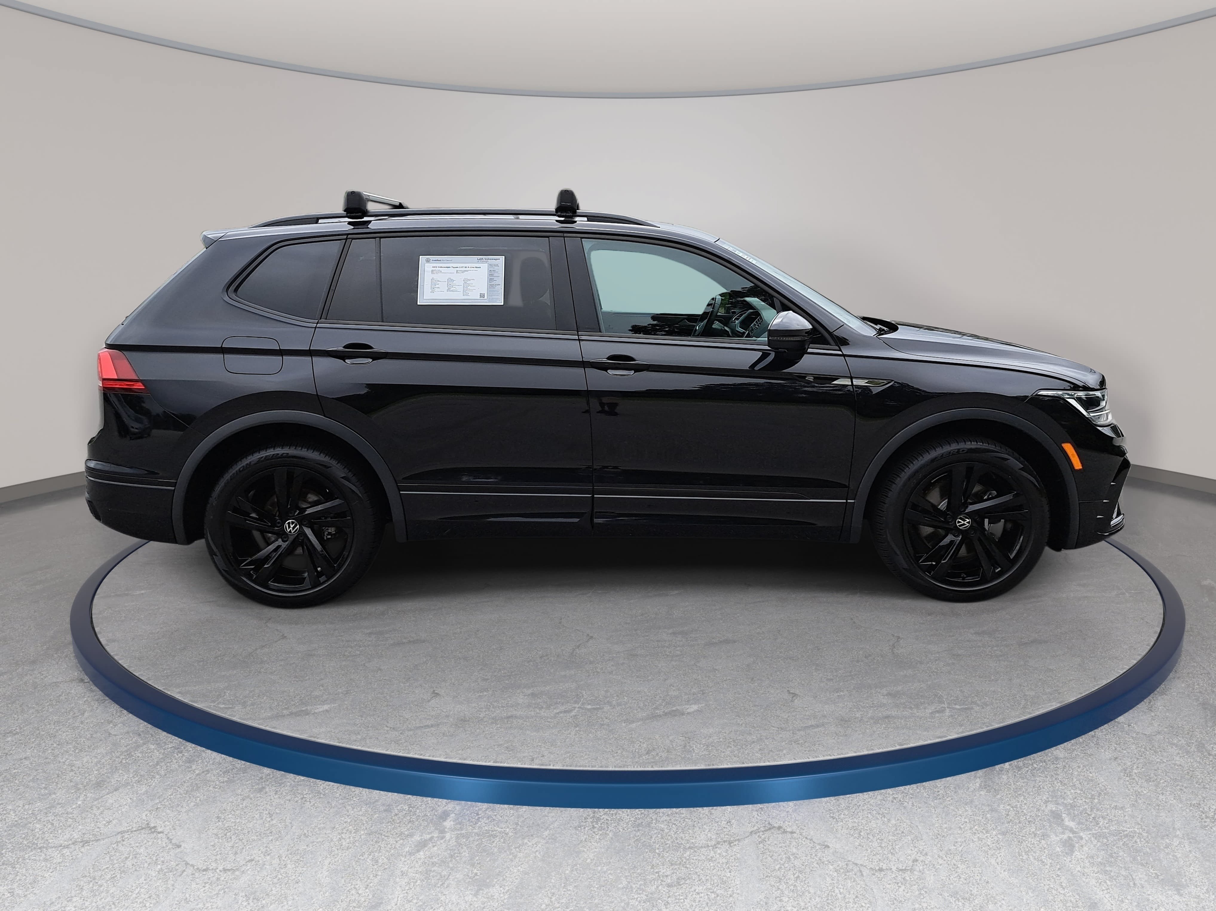 Used 2023 Volkswagen Tiguan SE R-Line FWD image 4