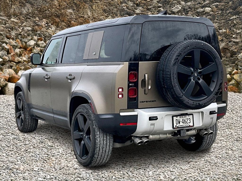 Used 2024 Land Rover Defender 110 SE image 10